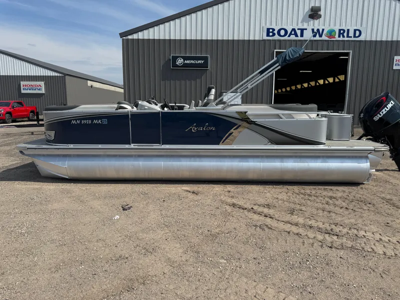 Slide: The Image of Avalon LSZ 2385 QL Tritoon Pontoon 2023 - 57