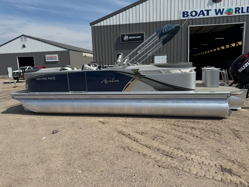 Slide: The Image of Avalon LSZ 2385 QL Tritoon Pontoon 2023 - 58