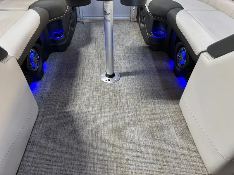 Slide: The Image of Avalon LSZ 2385 QL Tritoon Pontoon 2023 - 62