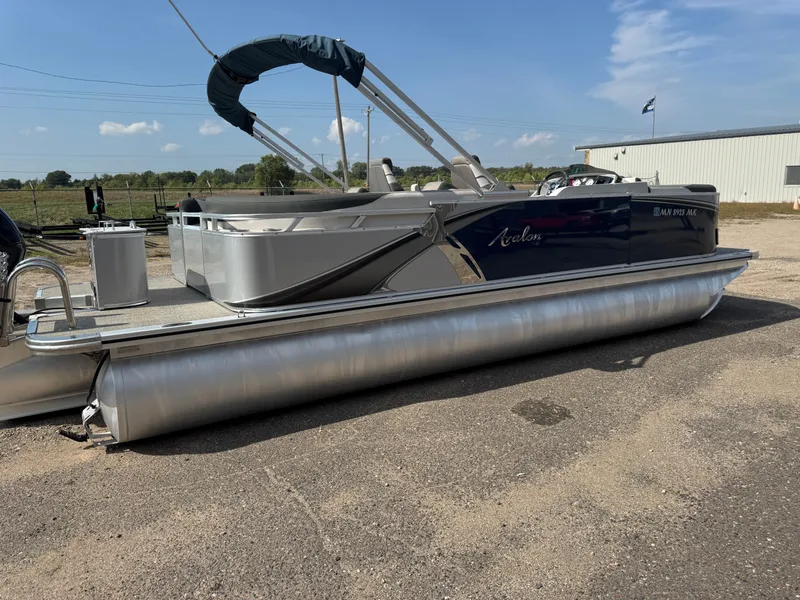 Slide: The Image of Avalon LSZ 2385 QL Tritoon Pontoon 2023 - 64