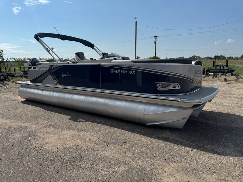 Slide: The Image of Avalon LSZ 2385 QL Tritoon Pontoon 2023 - 71