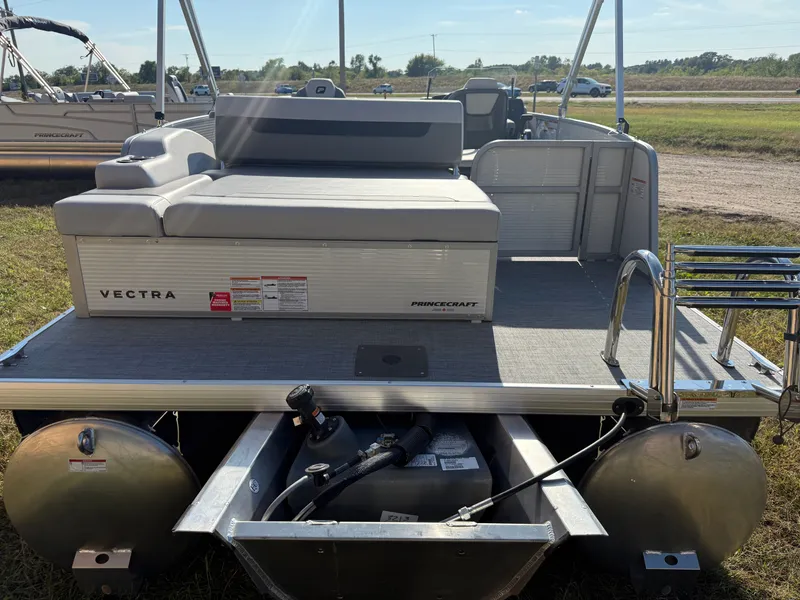 Slide: The Image of Princecraft Vectra 23 RL 2026 - 40