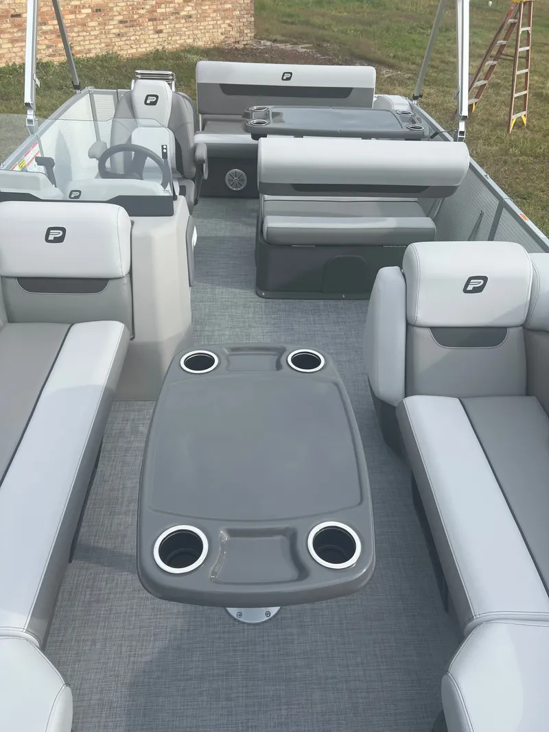 Slide: The Image of Princecraft Vectra 23 RL 2026 - 6