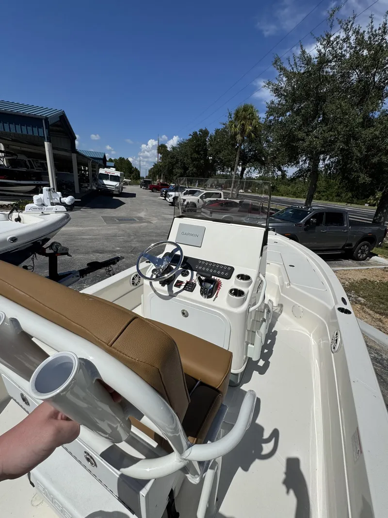 Slide: The Image of Skeeter SX Series SX221 2025 - 10