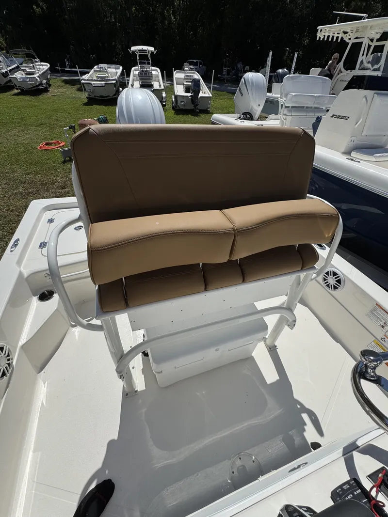 Slide: The Image of Skeeter SX Series SX221 2025 - 12