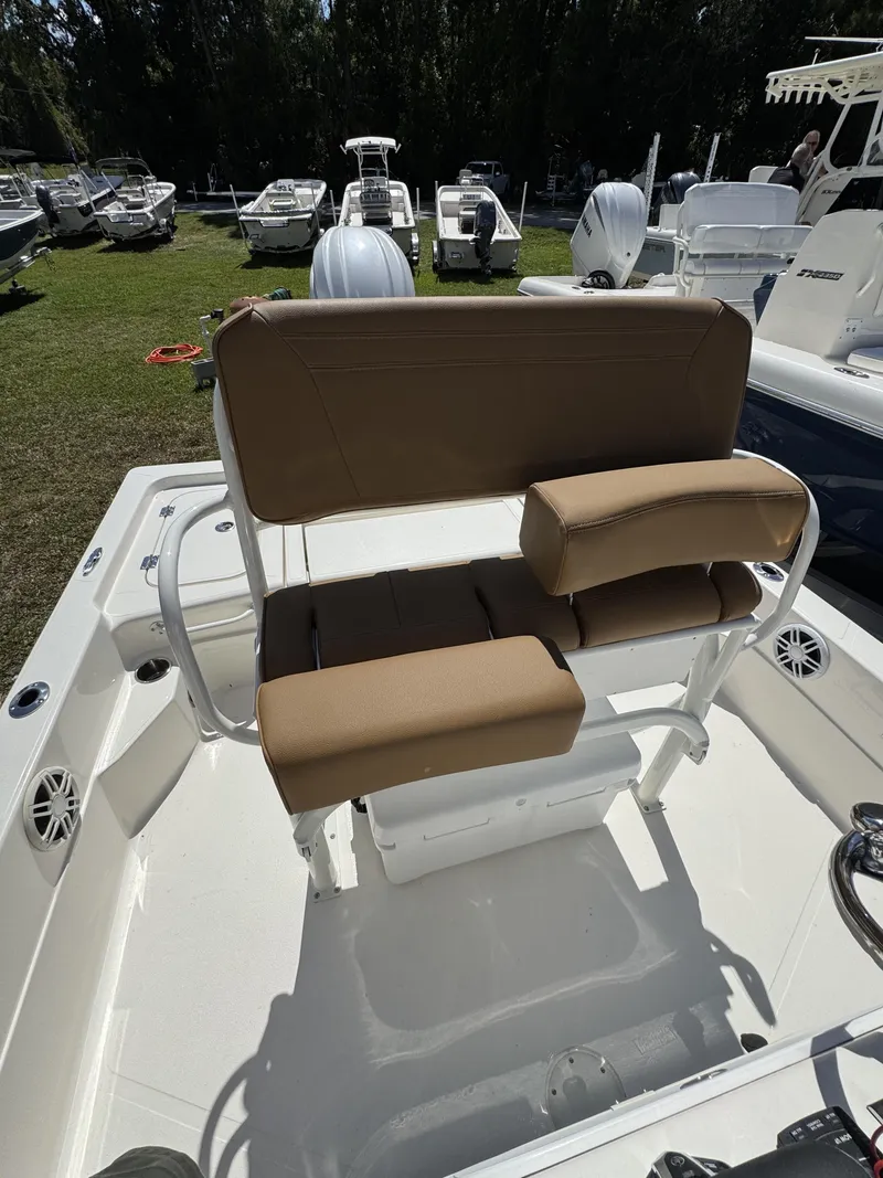 Slide: The Image of Skeeter SX Series SX221 2025 - 13