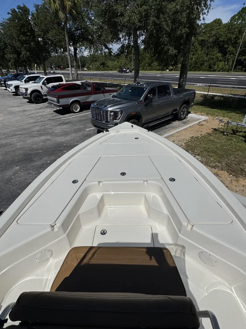 Slide: The Image of Skeeter SX Series SX221 2025 - 14