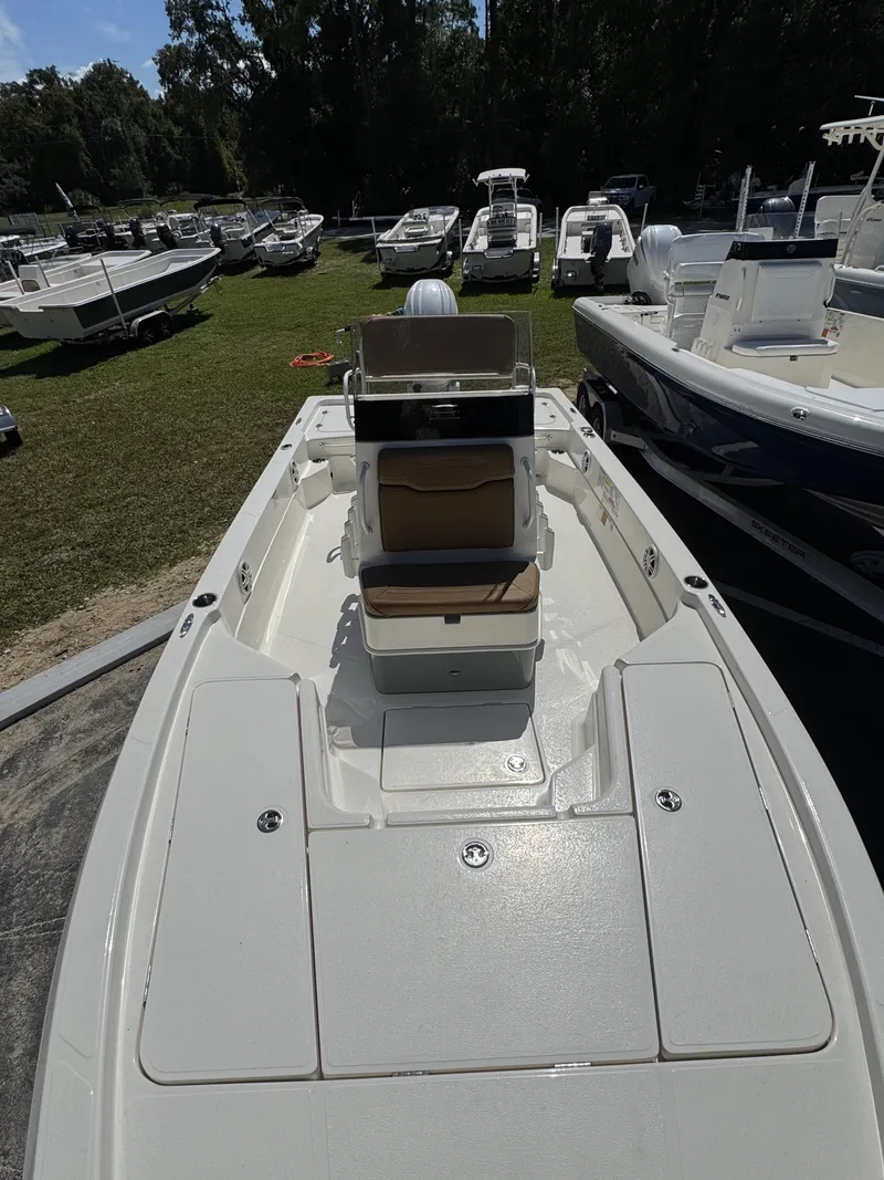 Slide: The Image of Skeeter SX Series SX221 2025 - 19