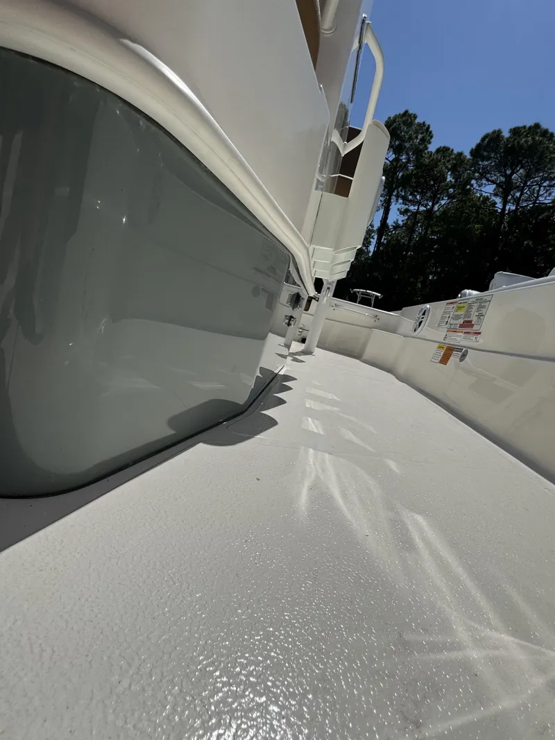 Slide: The Image of Skeeter SX Series SX221 2025 - 20