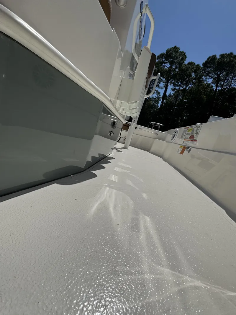 Slide: The Image of Skeeter SX Series SX221 2025 - 21