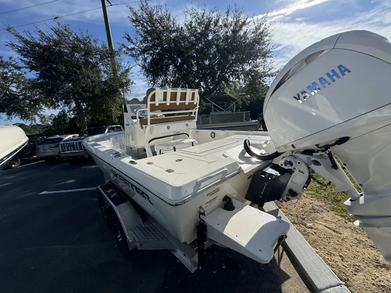 Slide: The Image of Skeeter SX Series SX221 2025 - 24