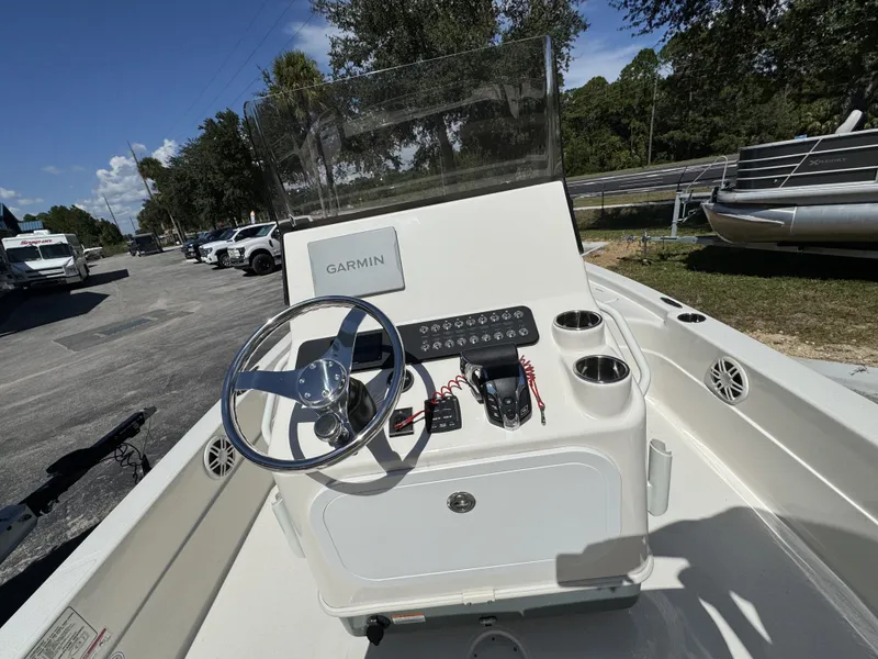 Slide: The Image of Skeeter SX Series SX221 2025 - 28