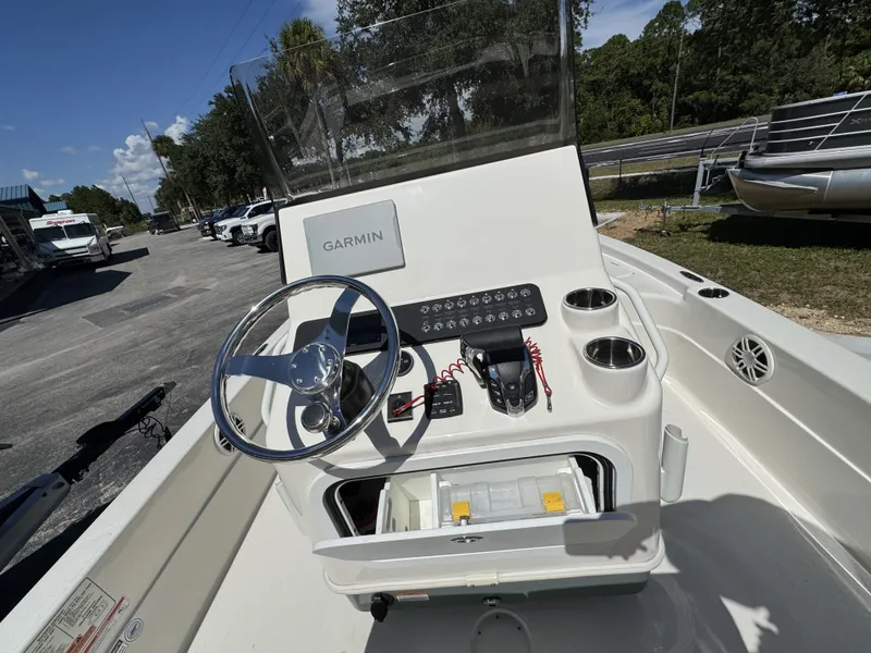 Slide: The Image of Skeeter SX Series SX221 2025 - 29