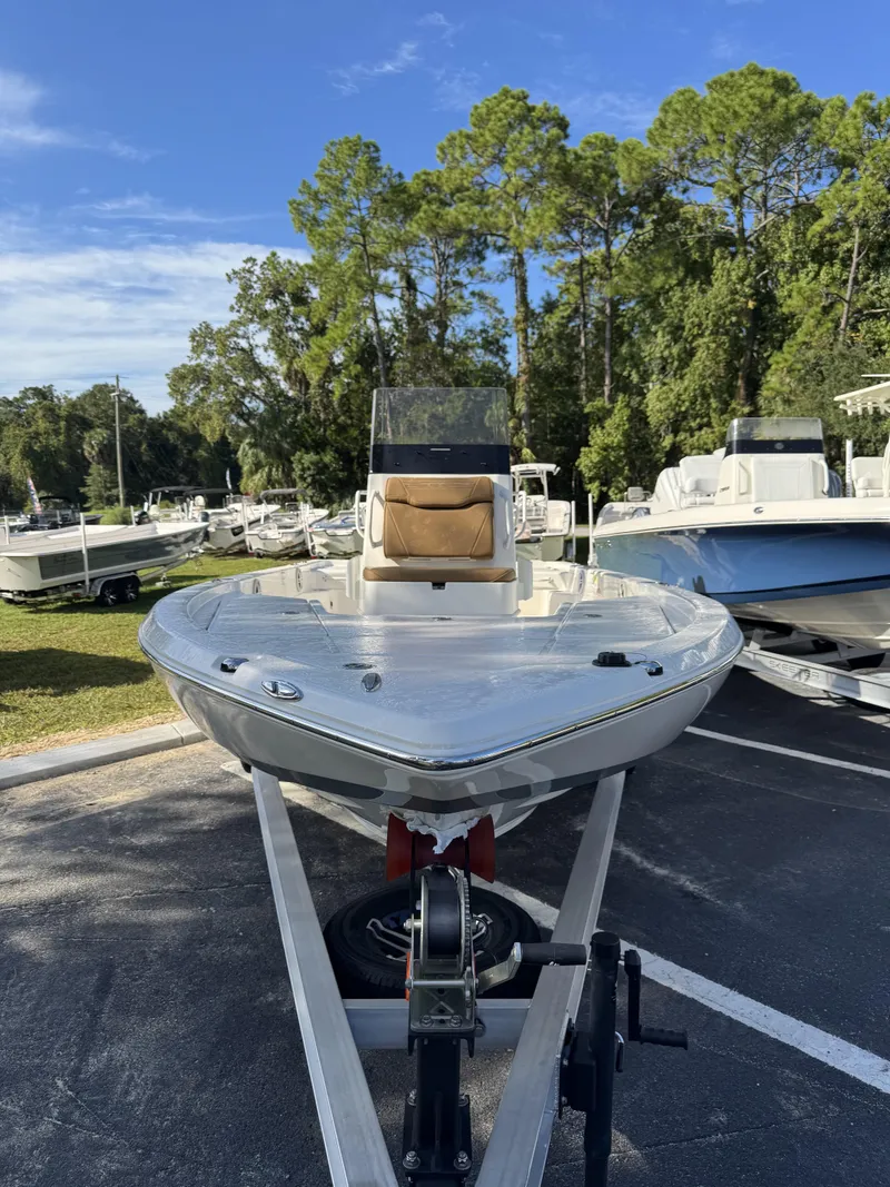 Slide: The Image of Skeeter SX Series SX221 2025 - 3