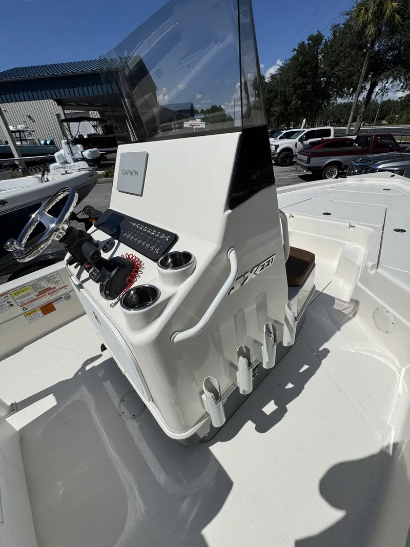 Slide: The Image of Skeeter SX Series SX221 2025 - 30