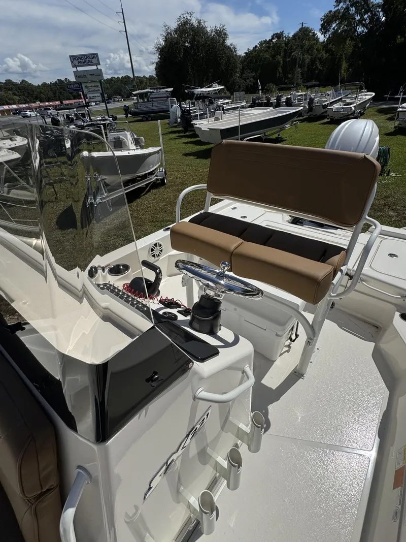 Slide: The Image of Skeeter SX Series SX221 2025 - 36