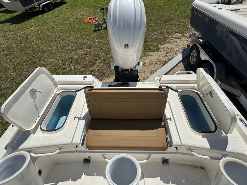 Slide: The Image of Skeeter SX Series SX221 2025 - 38