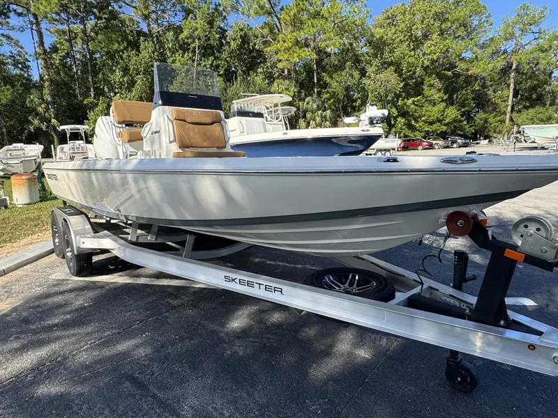 Slide: The Image of Skeeter SX Series SX221 2025 - 4