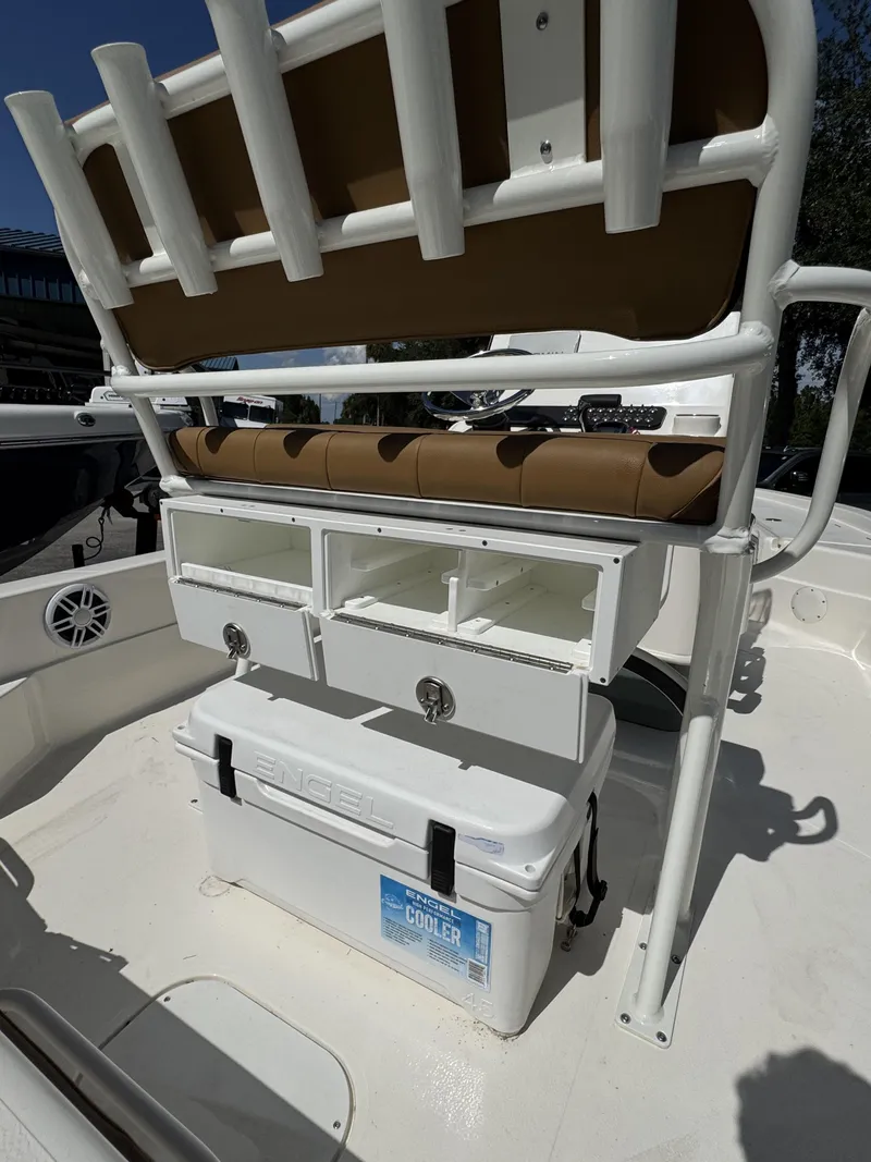 Slide: The Image of Skeeter SX Series SX221 2025 - 40