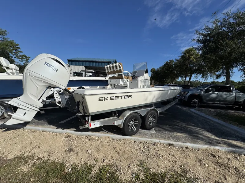 Slide: The Image of Skeeter SX Series SX221 2025 - 5