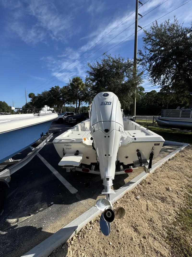 Slide: The Image of Skeeter SX Series SX221 2025 - 6