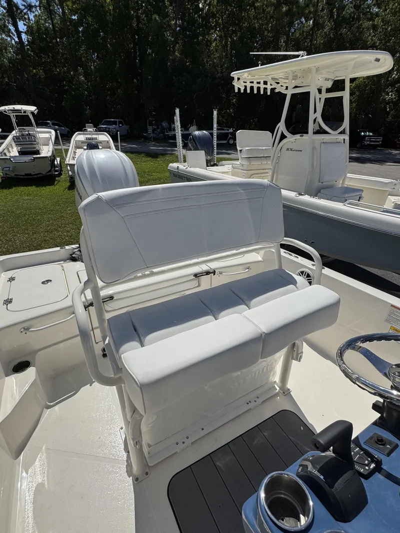 Slide: The Image of Skeeter SX Series SX2350 2025 - 12