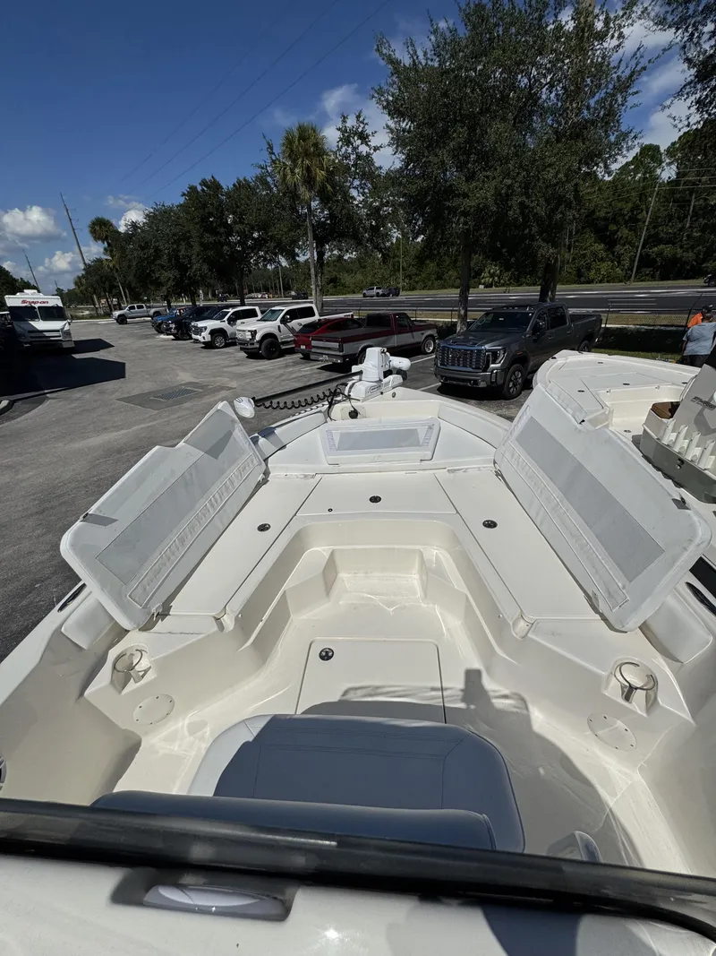 Slide: The Image of Skeeter SX Series SX2350 2025 - 14