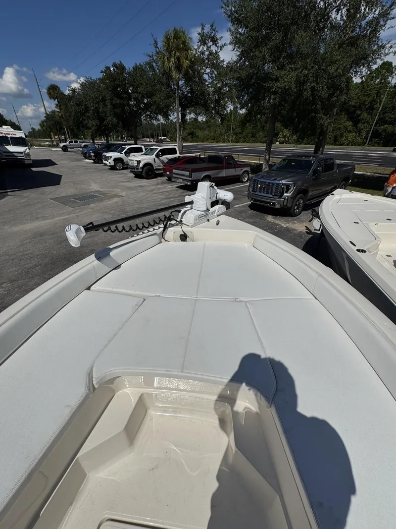 Slide: The Image of Skeeter SX Series SX2350 2025 - 15