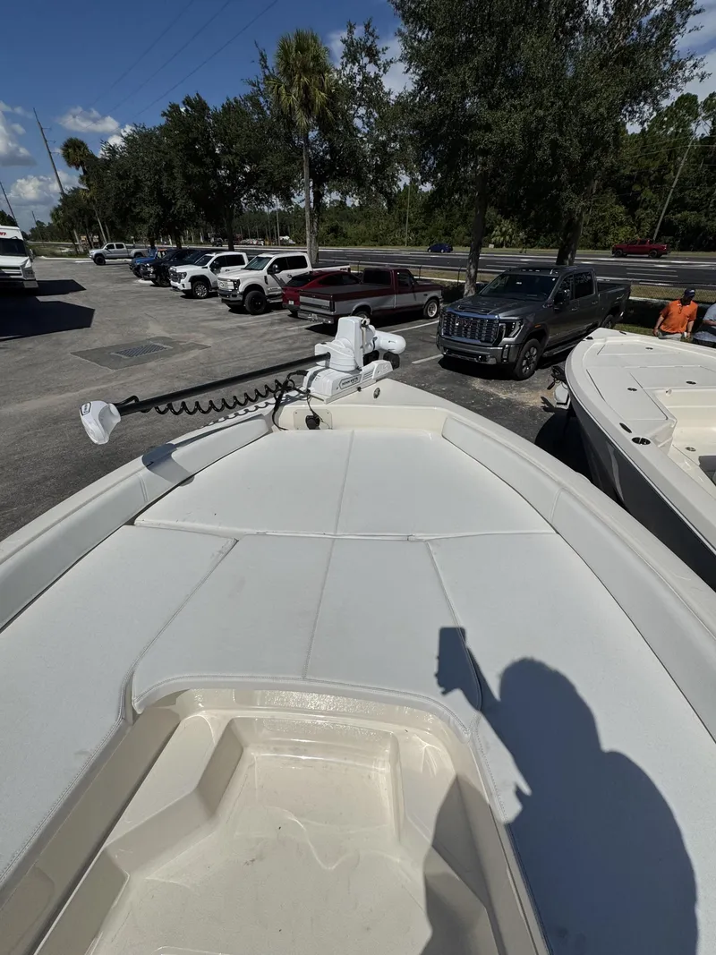 Slide: The Image of Skeeter SX Series SX2350 2025 - 16