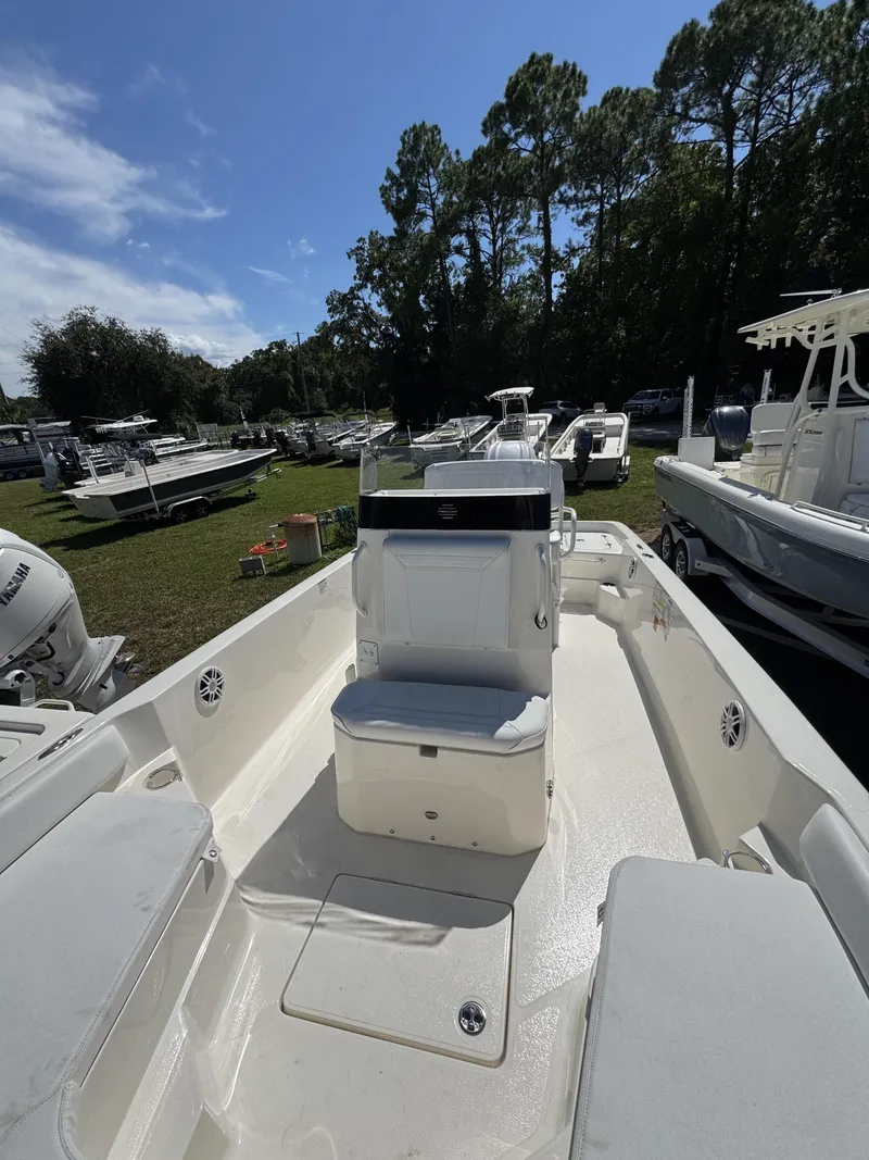 Slide: The Image of Skeeter SX Series SX2350 2025 - 18