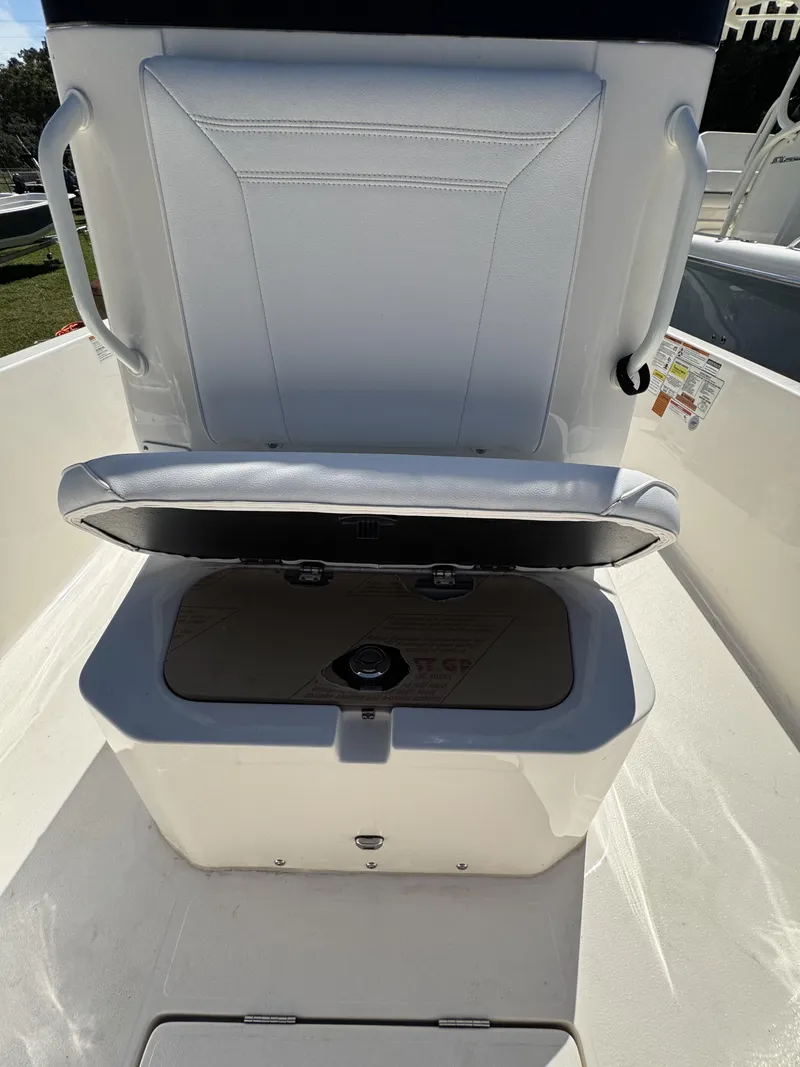 Slide: The Image of Skeeter SX Series SX2350 2025 - 19