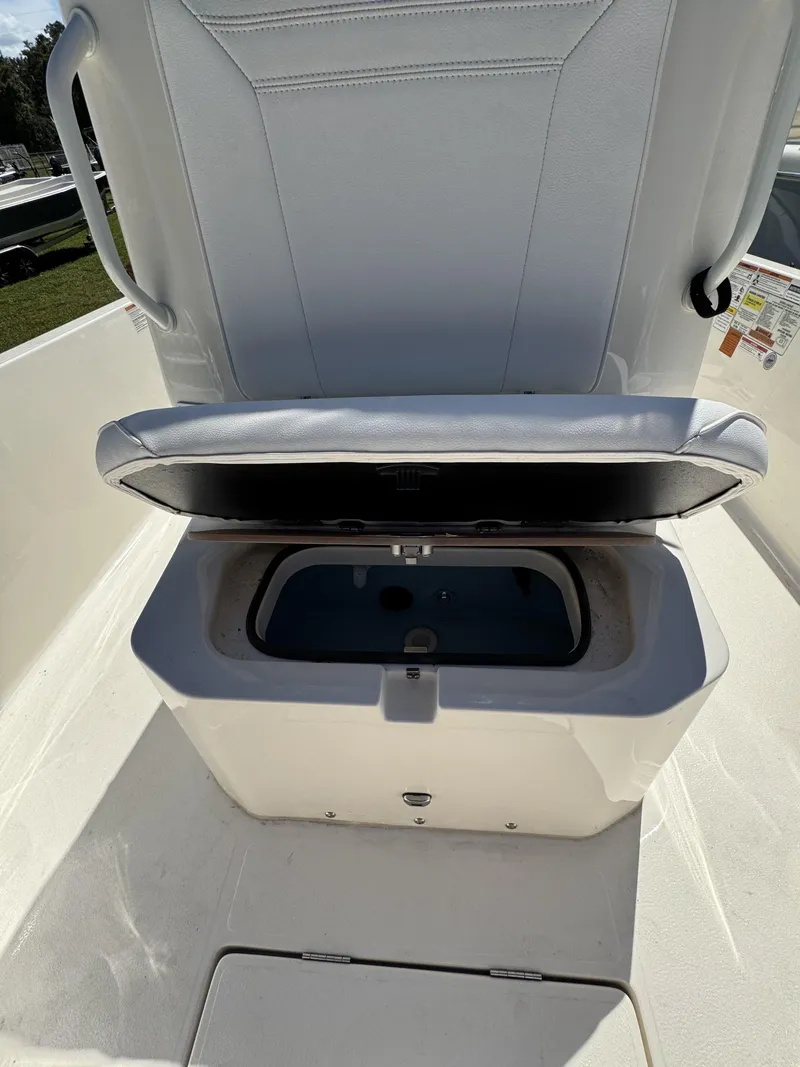 Slide: The Image of Skeeter SX Series SX2350 2025 - 20