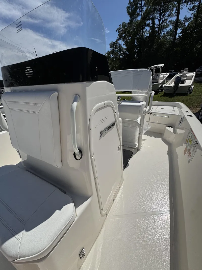 Slide: The Image of Skeeter SX Series SX2350 2025 - 22