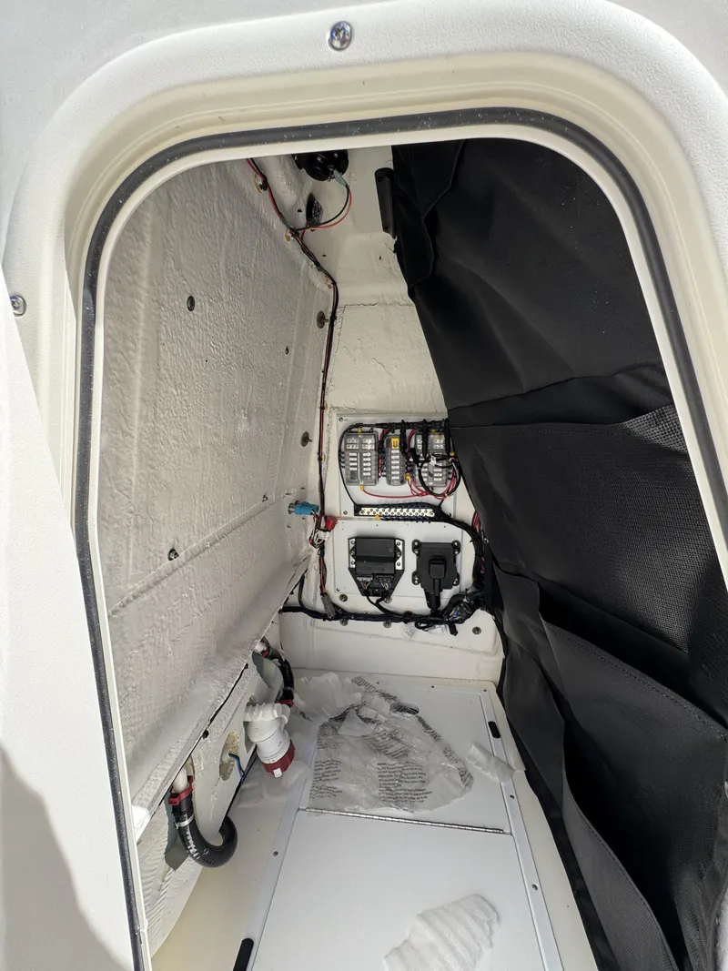 Slide: The Image of Skeeter SX Series SX2350 2025 - 23