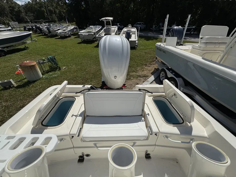 Slide: The Image of Skeeter SX Series SX2350 2025 - 25