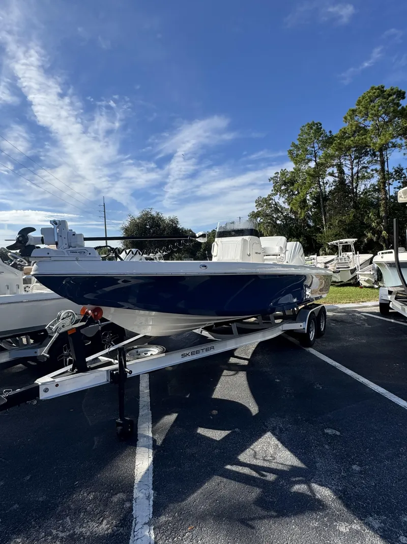 Slide: The Image of Skeeter SX Series SX2350 2025 - 28