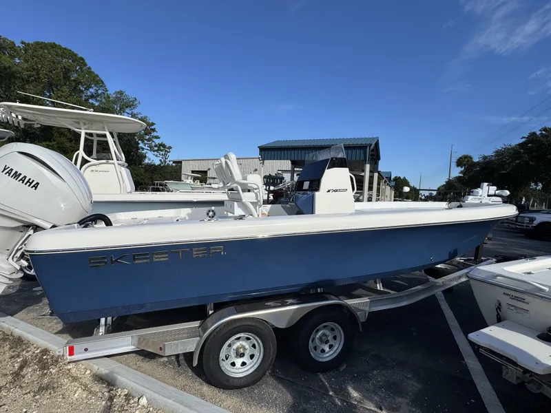 Slide: The Image of Skeeter SX Series SX2350 2025 - 3