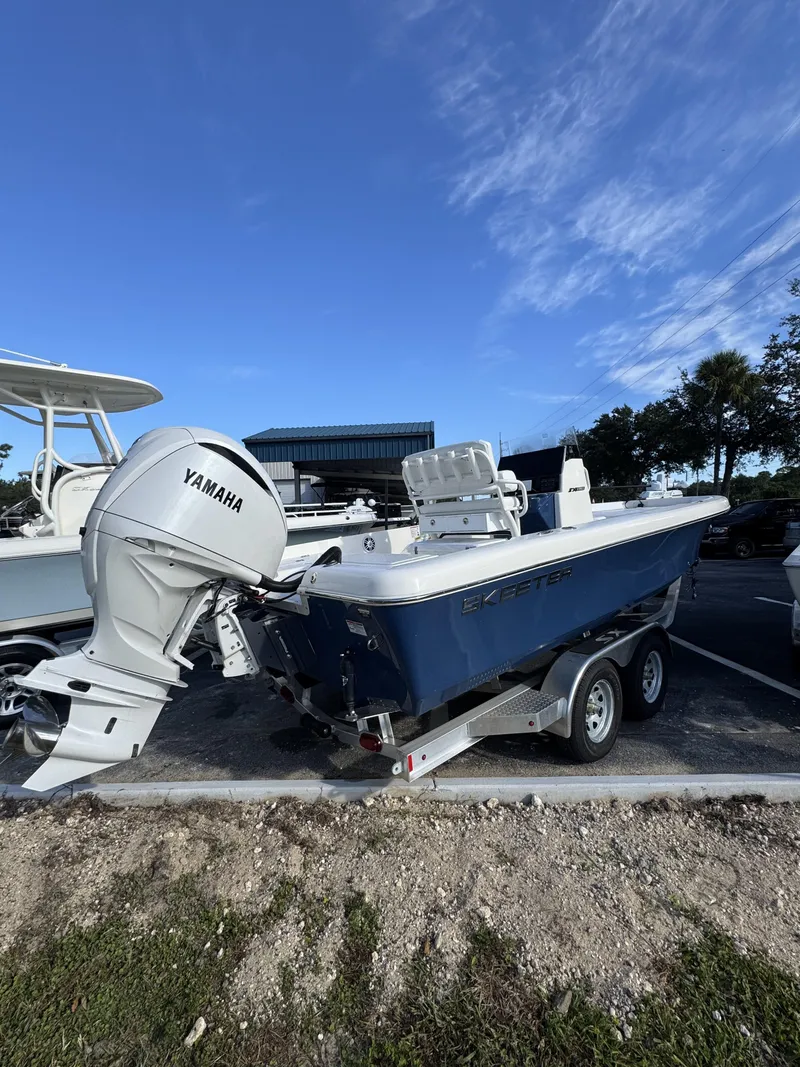 Slide: The Image of Skeeter SX Series SX2350 2025 - 31