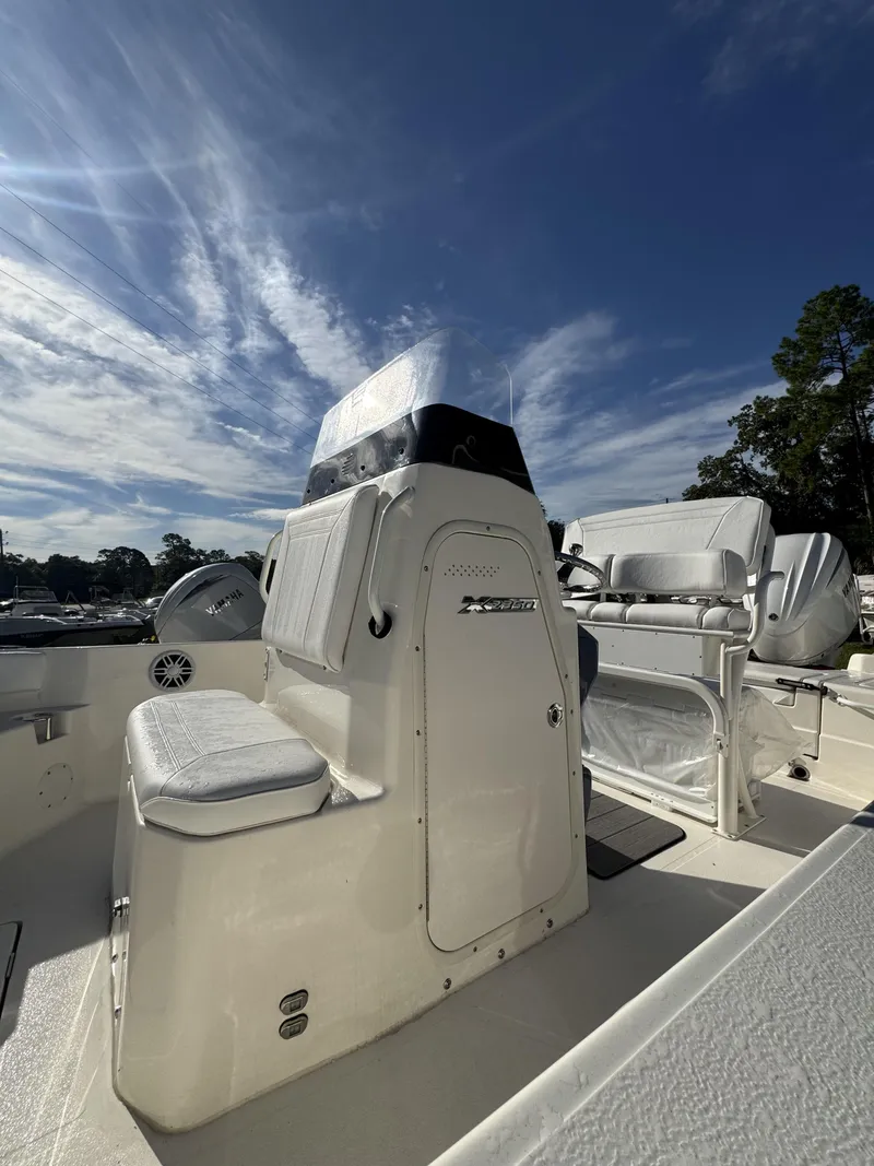 Slide: The Image of Skeeter SX Series SX2350 2025 - 32