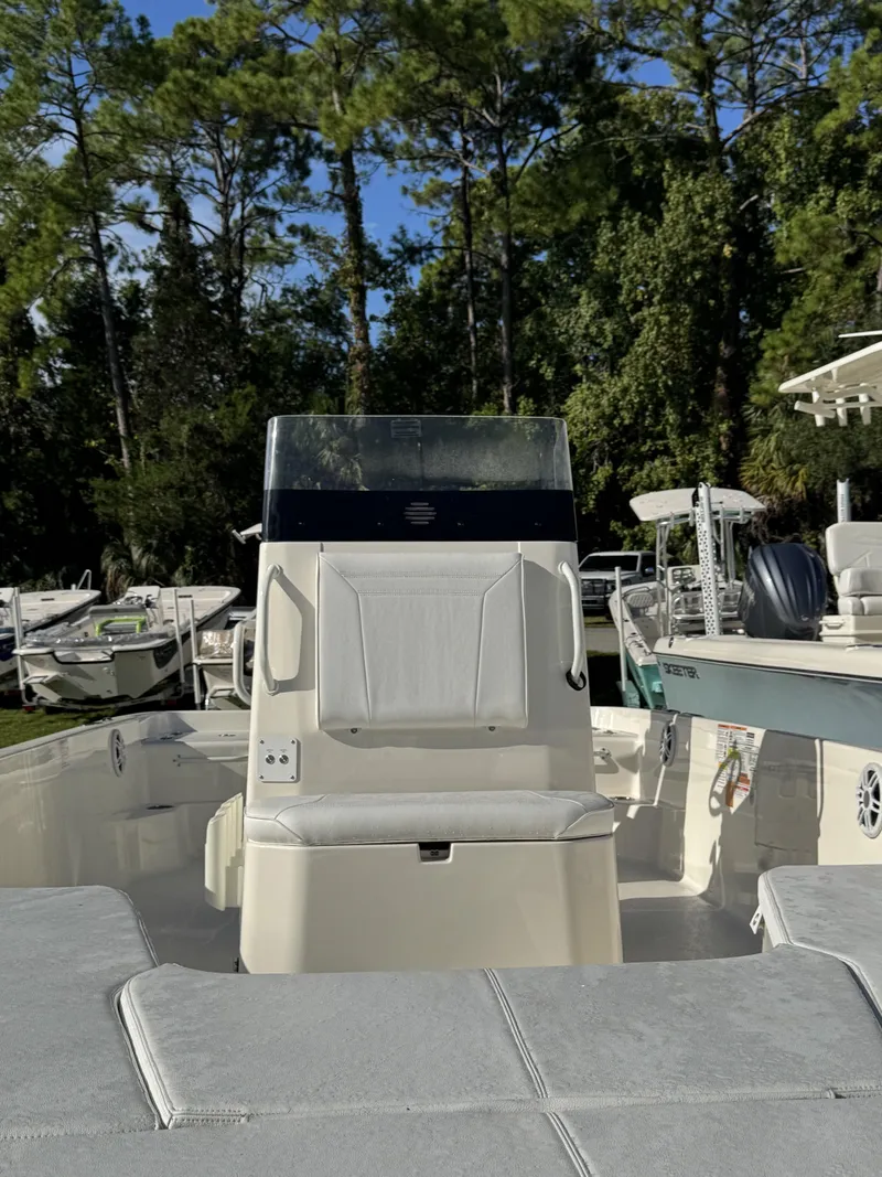 Slide: The Image of Skeeter SX Series SX2350 2025 - 33