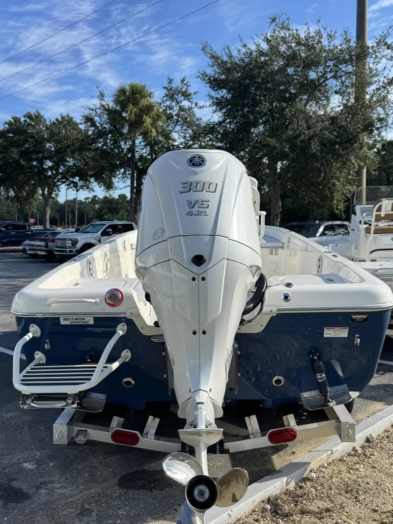 Slide: The Image of Skeeter SX Series SX2350 2025 - 4