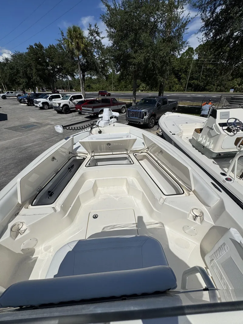 Slide: The Image of Skeeter SX Series SX2350 2025 - 40