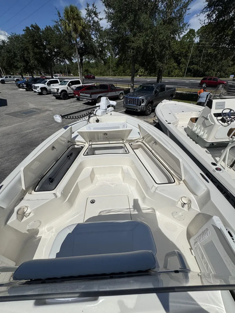 Slide: The Image of Skeeter SX Series SX2350 2025 - 41