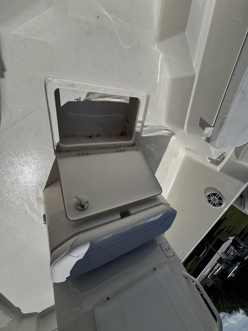 Slide: The Image of Skeeter SX Series SX2350 2025 - 43