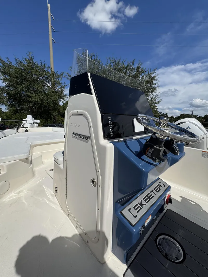 Slide: The Image of Skeeter SX Series SX2350 2025 - 45