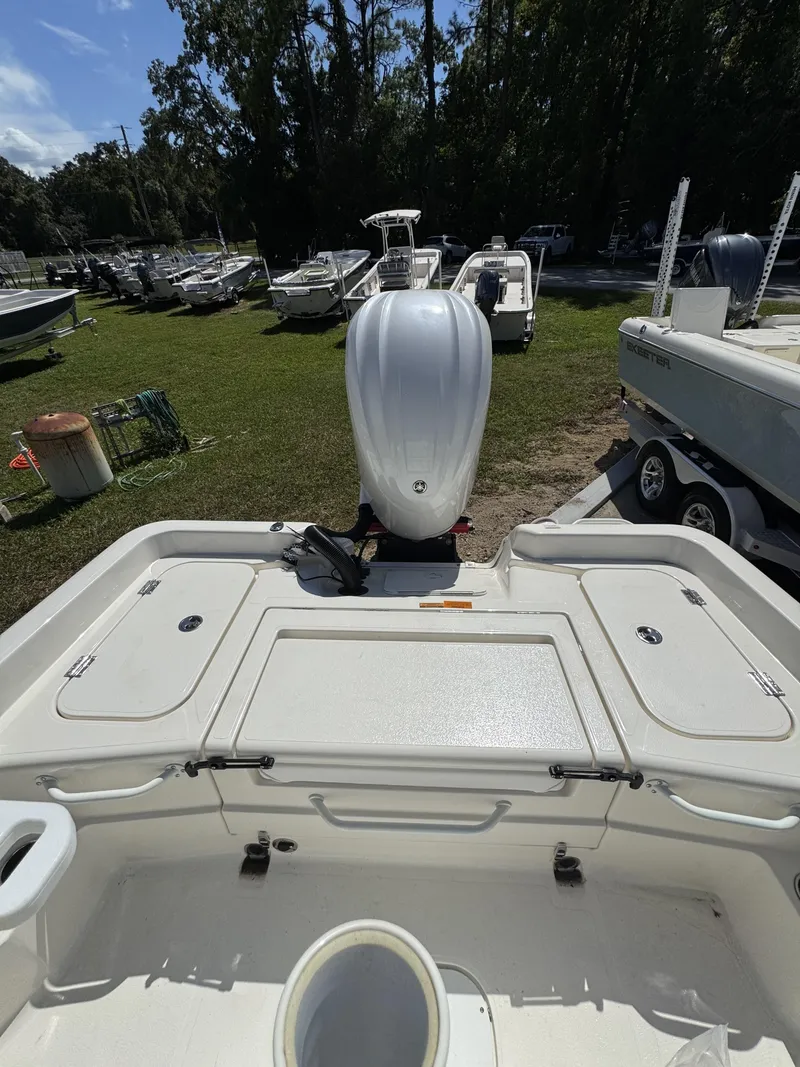 Slide: The Image of Skeeter SX Series SX2350 2025 - 46