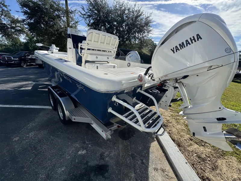 Slide: The Image of Skeeter SX Series SX2350 2025 - 5