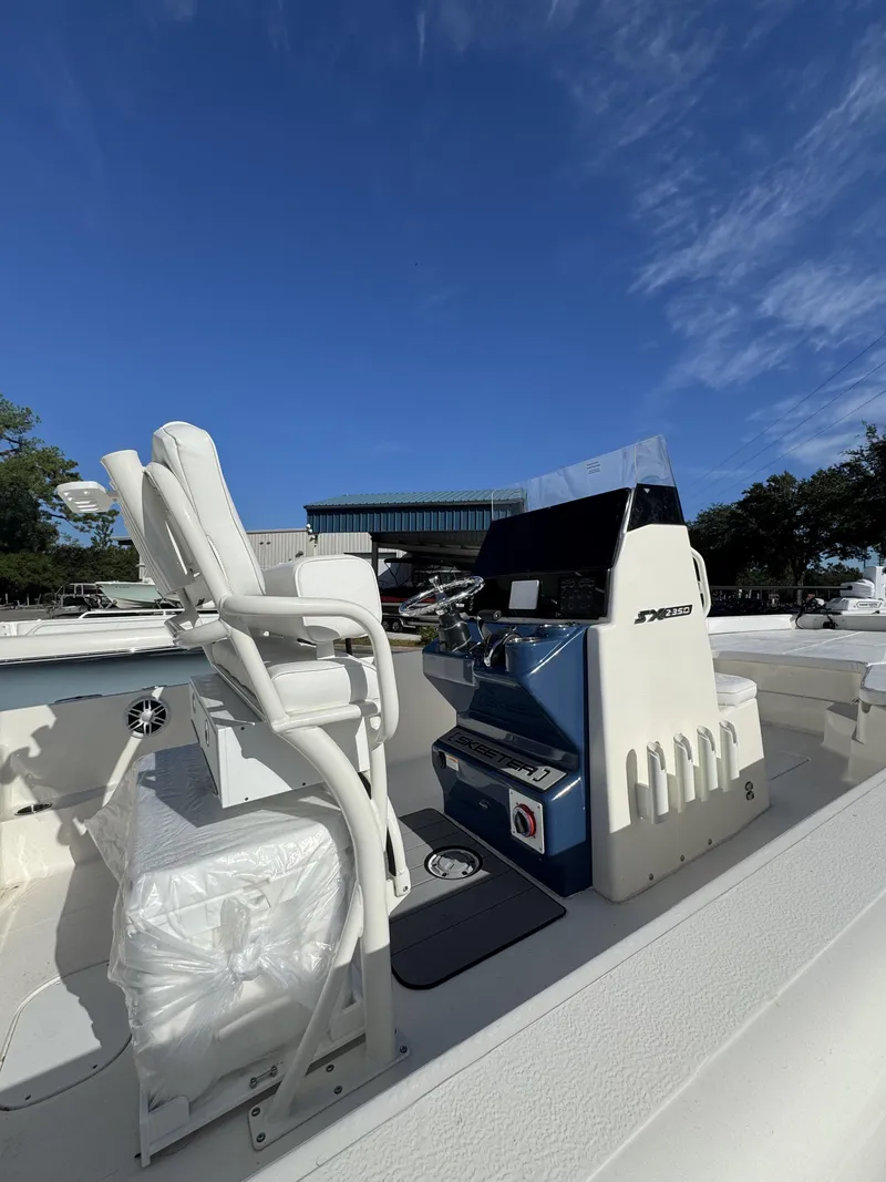 Slide: The Image of Skeeter SX Series SX2350 2025 - 7