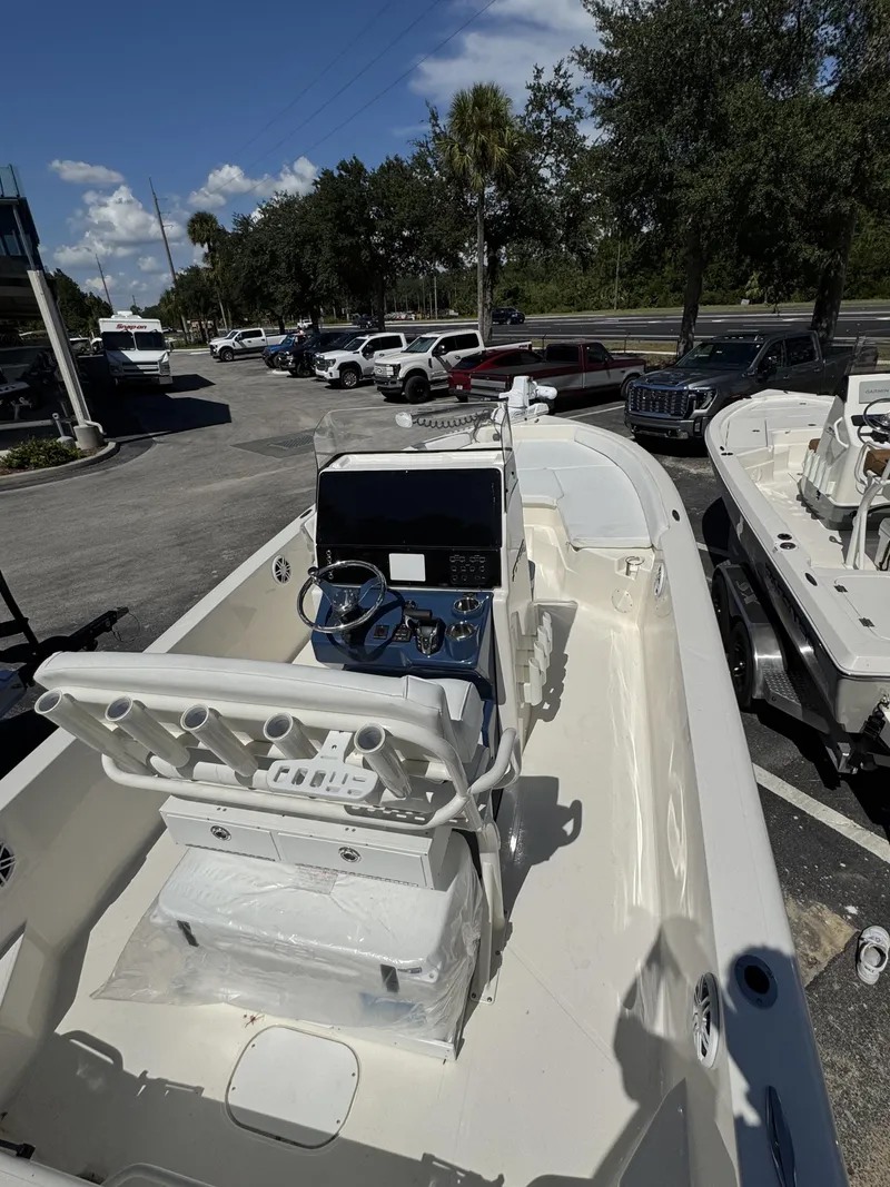 Slide: The Image of Skeeter SX Series SX2350 2025 - 8