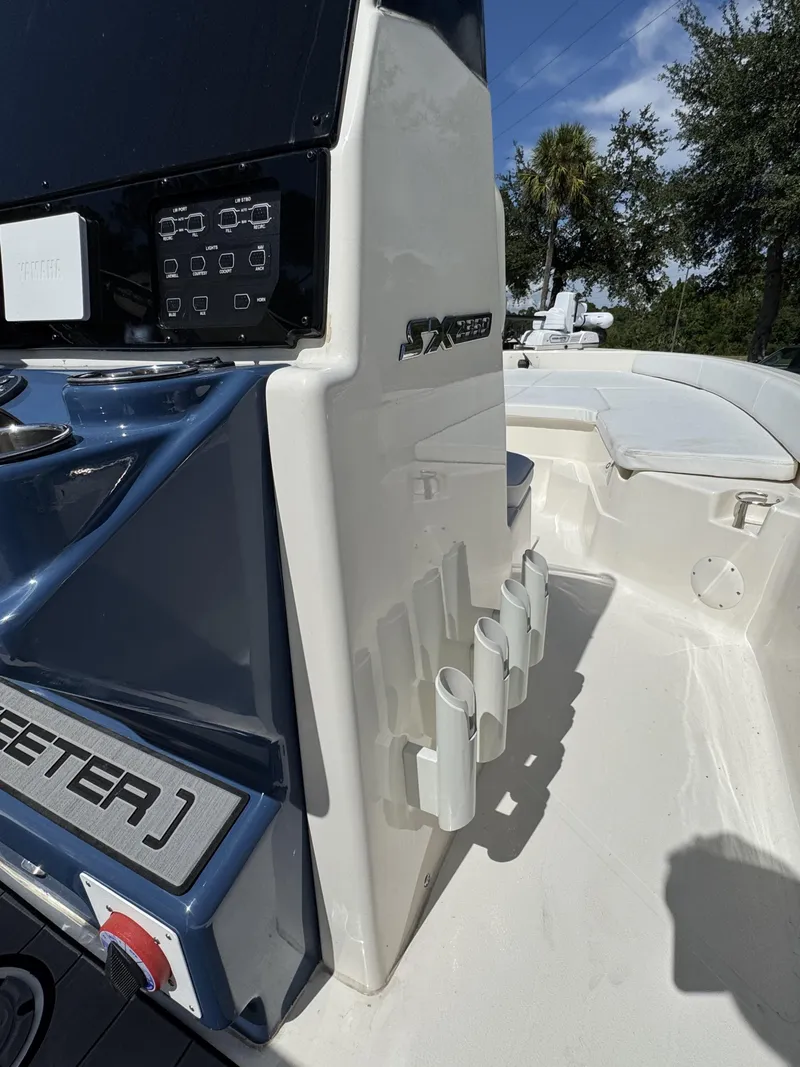 Slide: The Image of Skeeter SX Series SX2350 2025 - 9